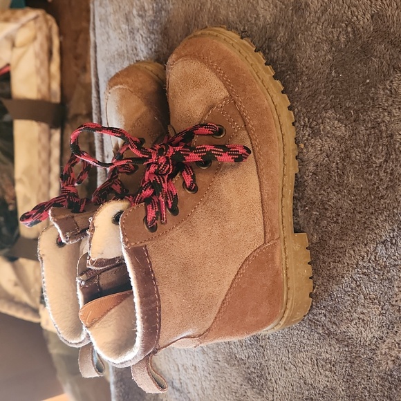 Day five kid winter boots in camel size12 - Picture 2 of 3